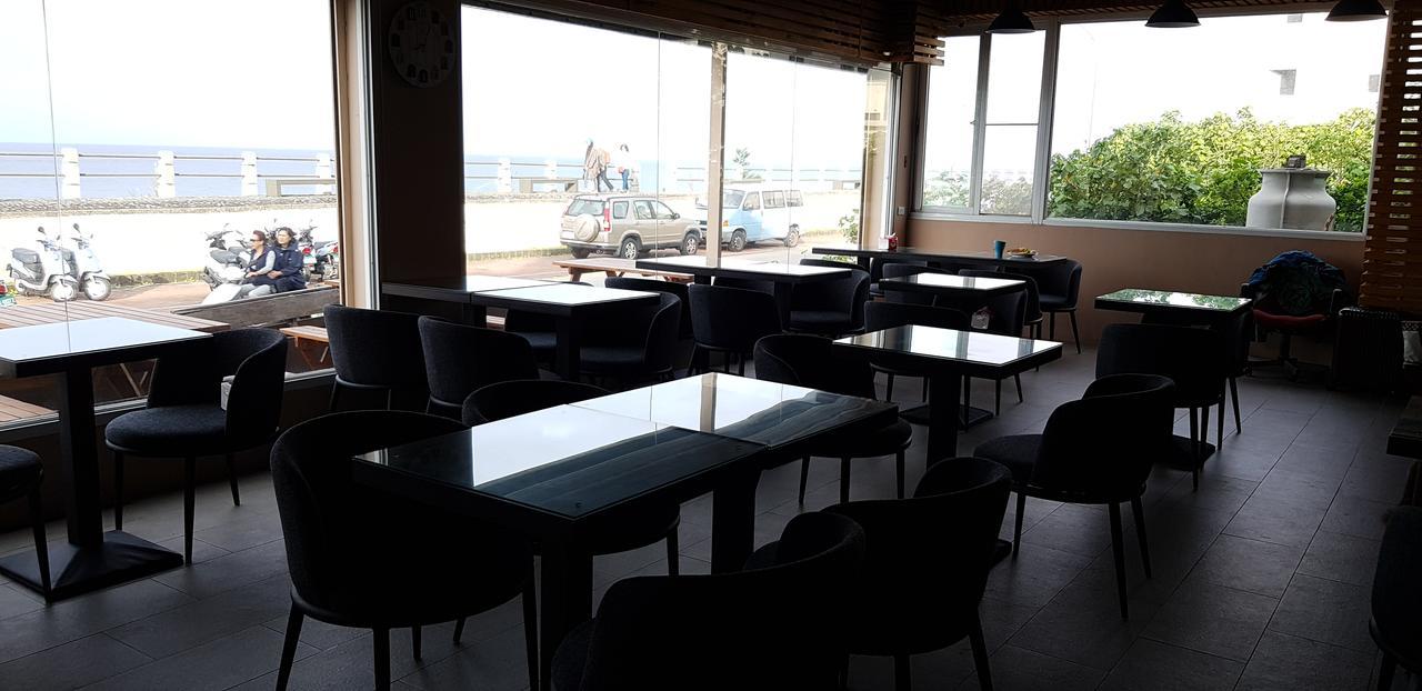 綠島 綠堤濱海旅店 Bed & Breakfast Lyudao Exterior photo